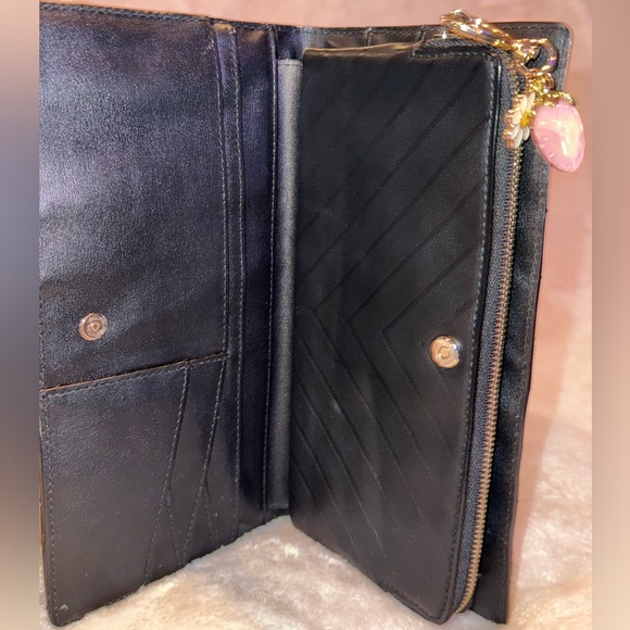 Victoria’s Secret Black Studded V-Quilt Women Wallet Magnetic Clasp Zipper Pouch - Picture 15 of 16